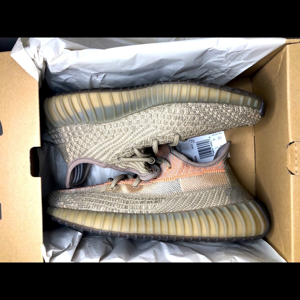 ⚠️SOLD⚠️ Yeezy Boost 350 V2 . Size 5.5M/7 W